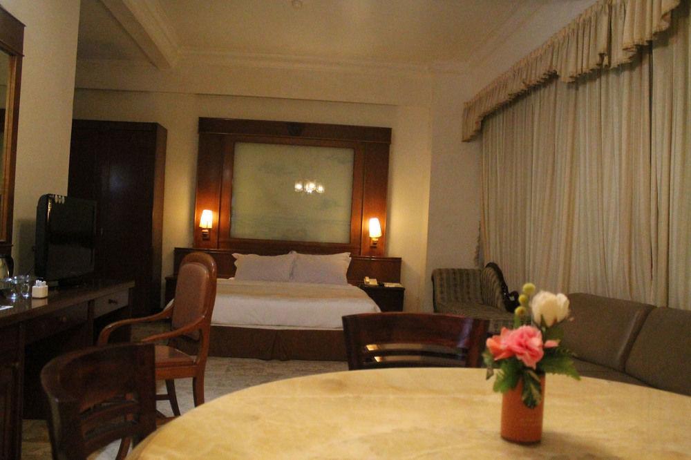 Satelit Hotel Surabaya Eksteriør bilde